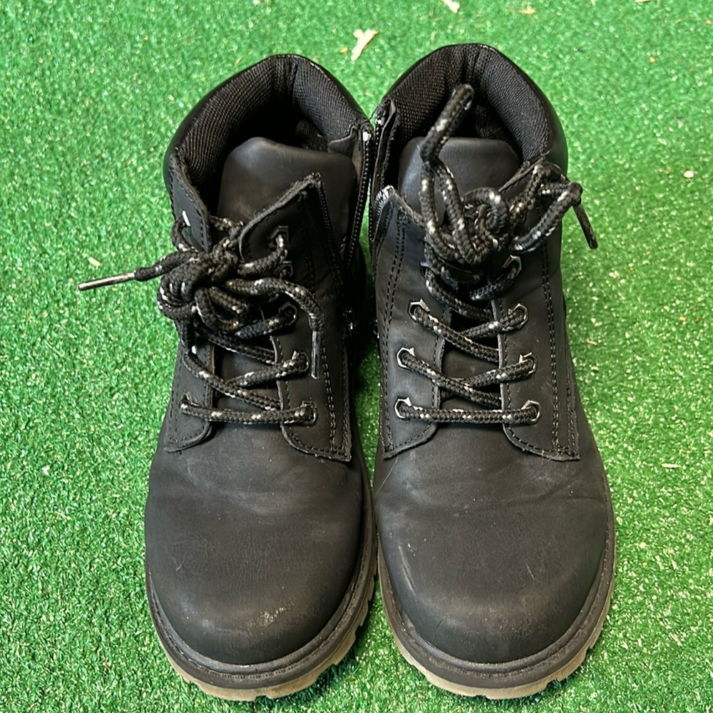 Boys US size 1 black shoes!
